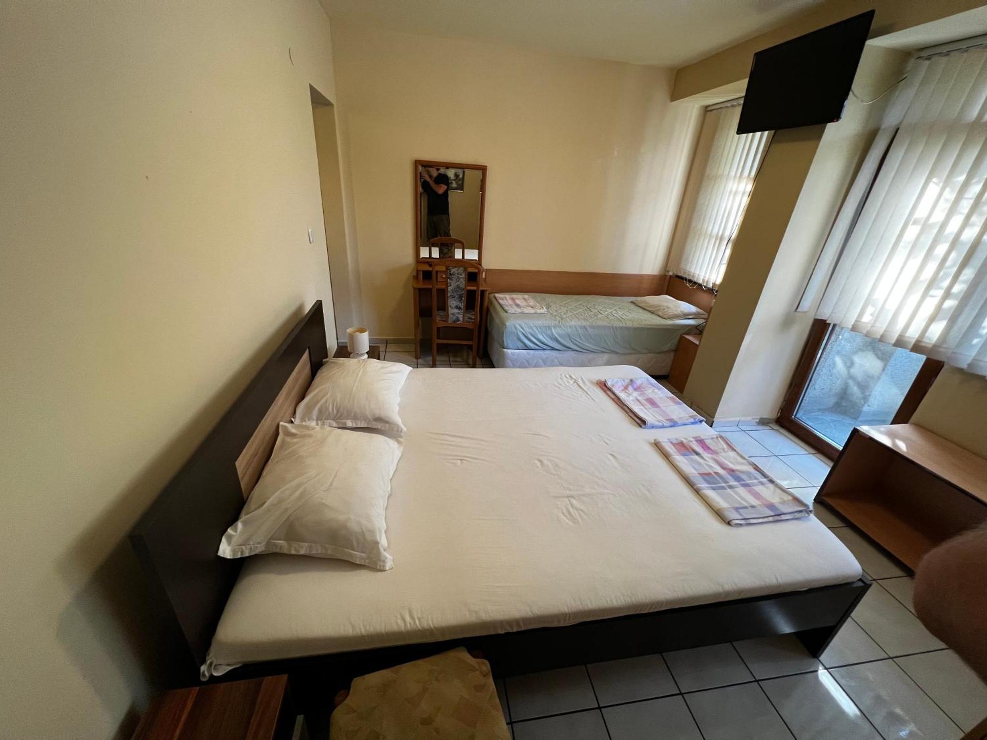 Dvete Brezi Hotel Burgas Exterior photo